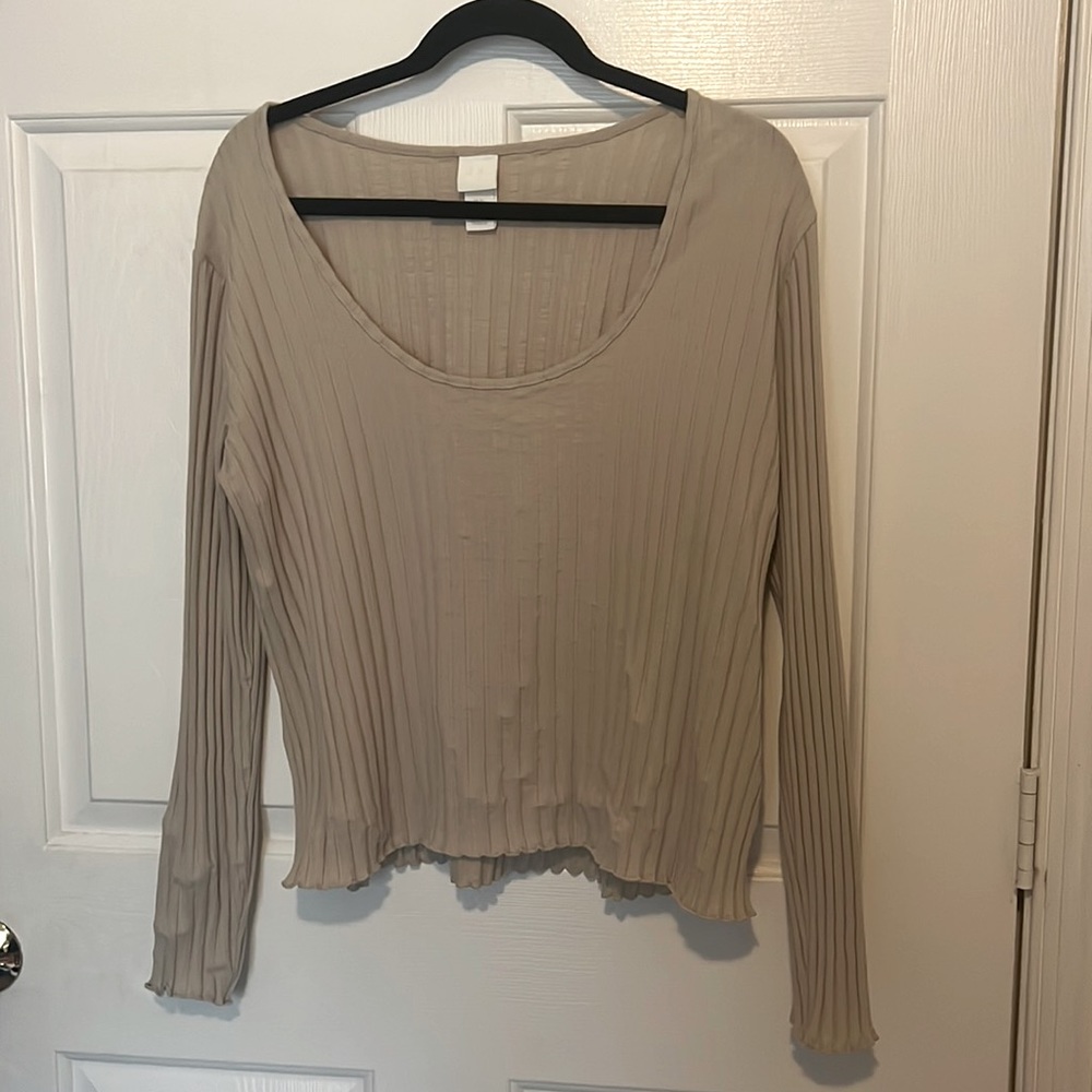 H&M Tan Long Sleeve, size XL